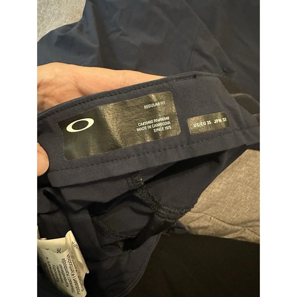 Oakley golfcore moisture